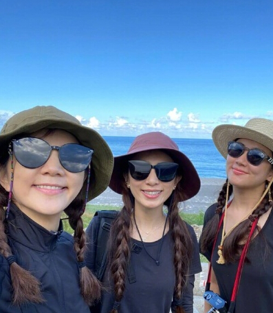 SHE相约爬山，格视觉美照显姐妹情深2