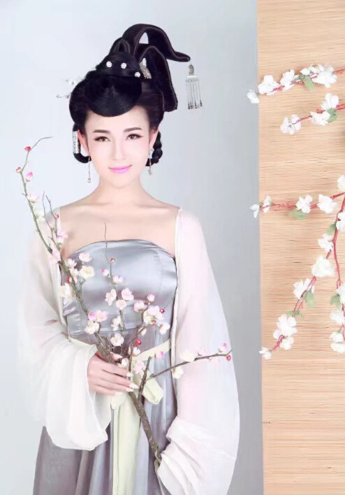 随心歌者主播新雨 唱歌看心情的美女主播2