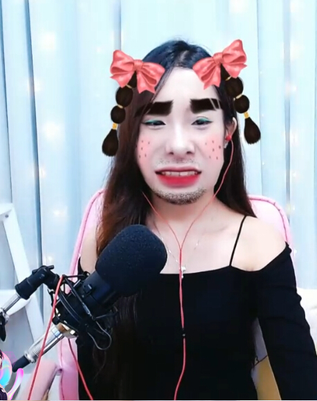 逗趣的美女主播小猫儿，有幸与你相识2
