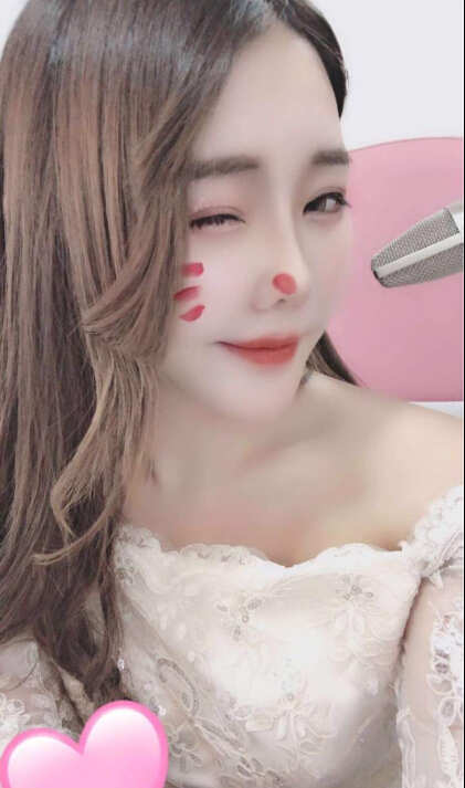 直播间两大美女pk程程