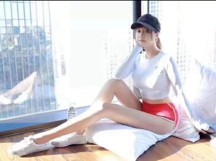 美女热舞视频直播 舞姿如猫一样柔软妖娆1