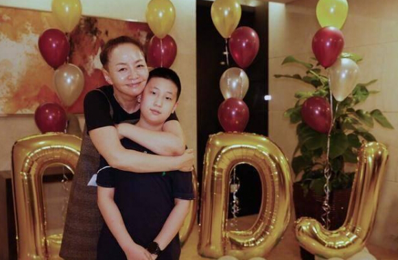 宋丹丹办60岁生日宴 众星云集送祝福2