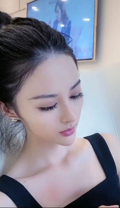 美女主播雨感动升级，大哥为其豪刷婚礼2