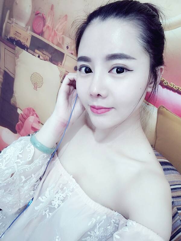 秀色情感疗愈FM 美女视频直播2