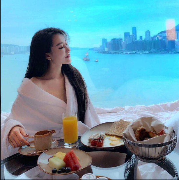 性感美女主播马多余 晚睡的姑娘想和你多聊聊2