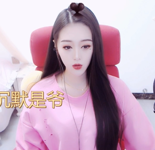 美女主播眼睛被夸好看 大哥助力pk赛连胜8场1