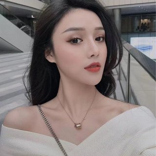 秀色可餐的美女主播卑微言总1