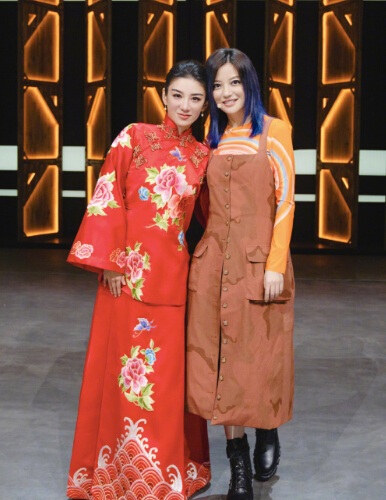 赵薇黄奕两代小燕子合影 引回忆杀2