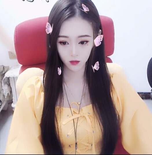 美女视频直播 主播玩游戏输的太惨1
