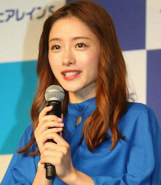石原里美宣布结婚后首亮相 满脸甜蜜1