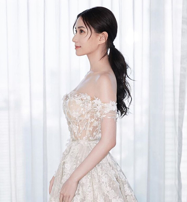 赌王千金何超莲晒婚纱照1