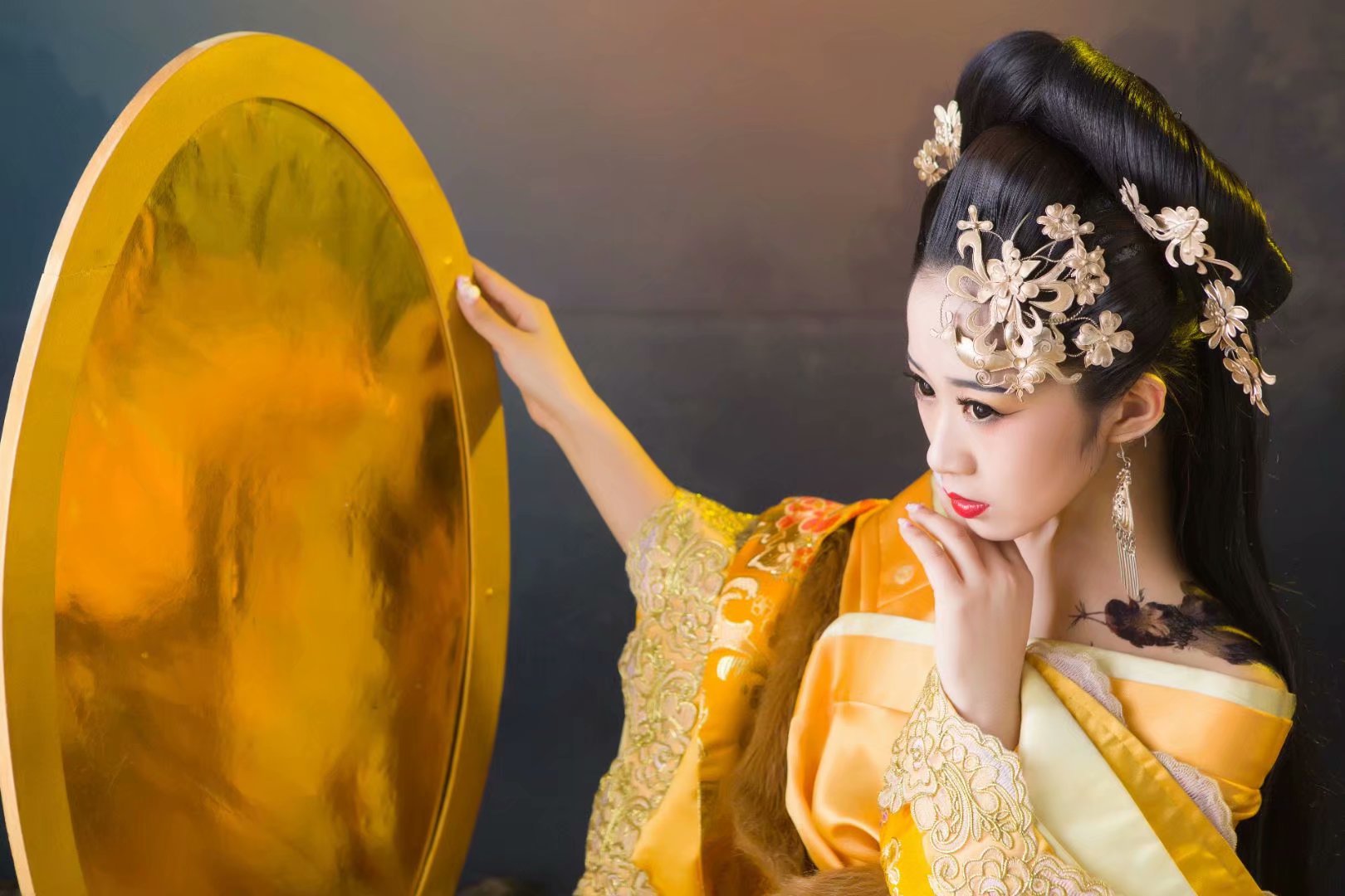 视频美女直播间 美女跳敦煌舞走红1