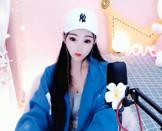 清新脱俗的美女主播南小珂1