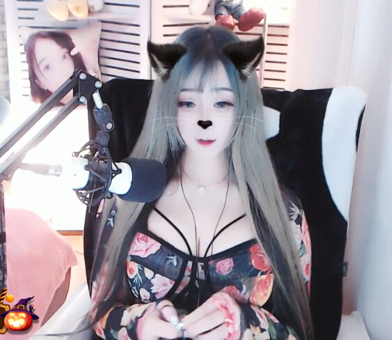 河南新美女主播菲泡泡 喵一样的女子奶凶奶凶的1