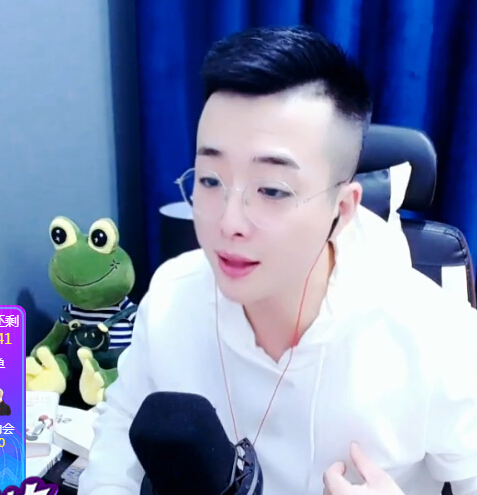 直播间主播一首《单身情歌》 提醒双十一是光棍节1