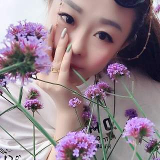唱歌美女主播直播间 主播求扶贫1