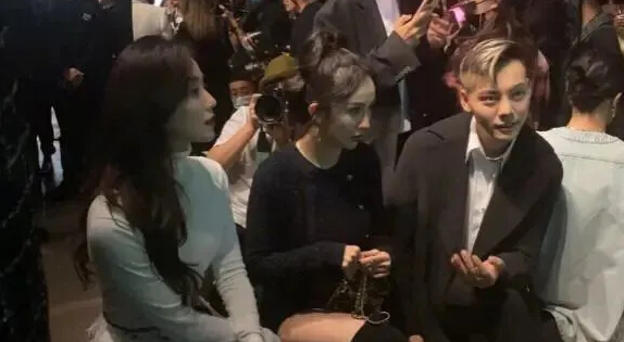 杨幂与刘诗诗罕见同框热聊1