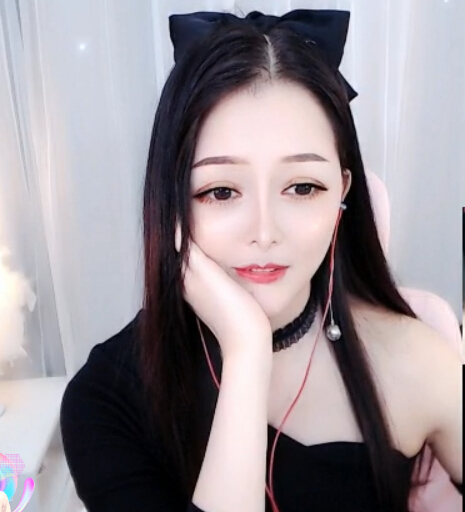 第一位美女主播小酒窝1