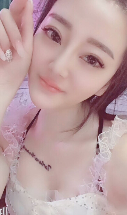 视频直播间美女自黑，梳起被称为“傻妞”的头型2