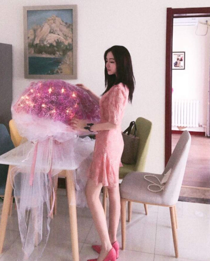 风趣幽默的美女主播Dear_阿柠2