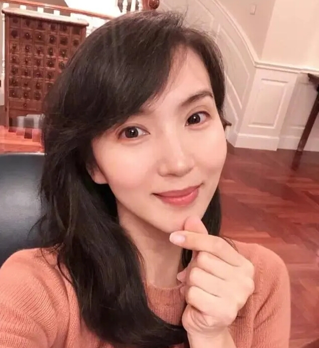 仍是万人迷 41岁陈好晒美照状态好1