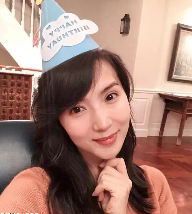 仍是万人迷 41岁陈好晒美照状态好2