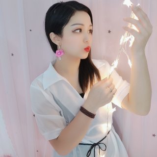 美女主播间 主播温柔献唱《有点甜》超治愈1