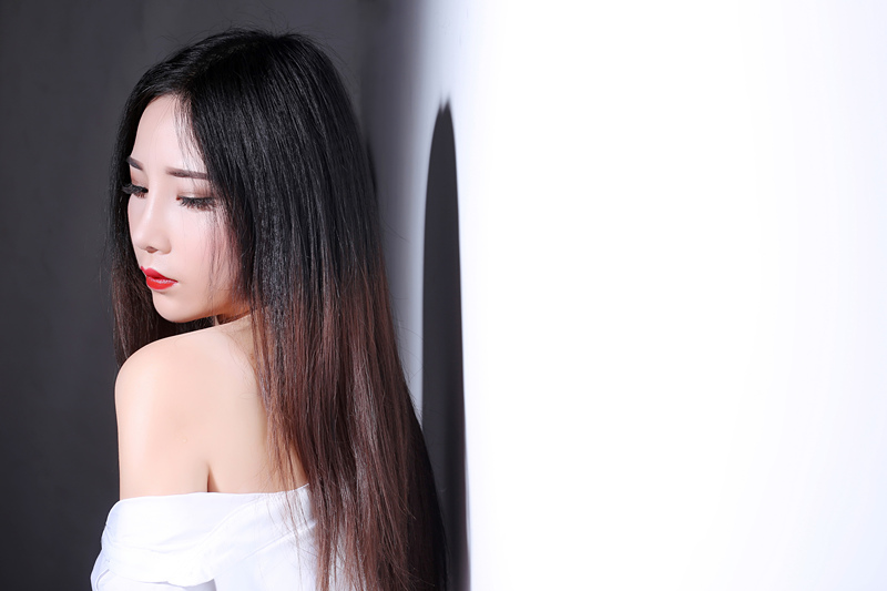 直播室美女最绝的弹琴方式 你见过吗?1