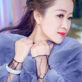 美女主播大虫子第一次收到“爱的呼唤”1