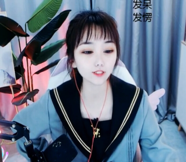 美女直播室 主播的另一面让人惊叹1