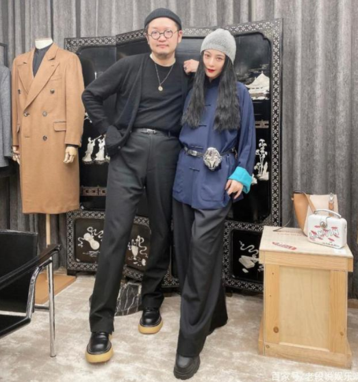 范冰冰与男子合影曝光 穿名族风服饰温婉时尚2