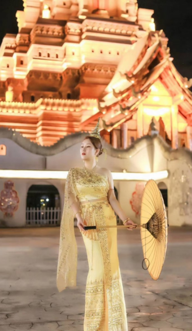 搞笑美女主播纤柔 一个动作引起众人好奇2