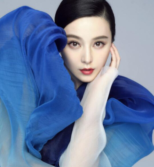 范冰冰穿透视礼服似海洋之星 秀长腿展现成熟魅力2