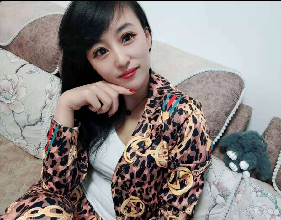 免费视频交友 油嘴滑舌的美女你想认识吗?2