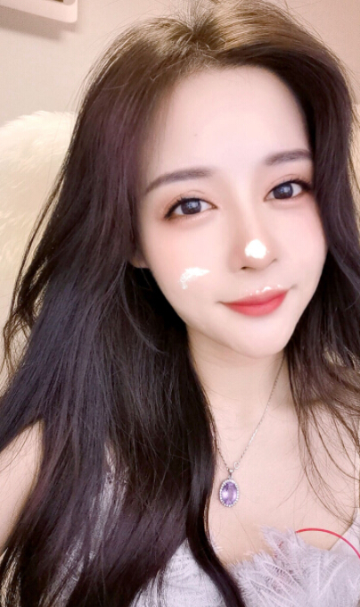 美女直播秀 大哥送200个跑车只想听主播喊句6662