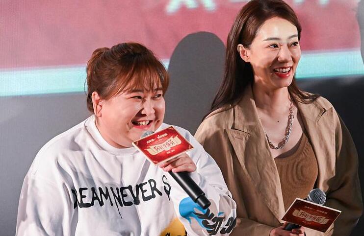贾玲遭催婚高情商回答 被粉丝表白后当场落泪