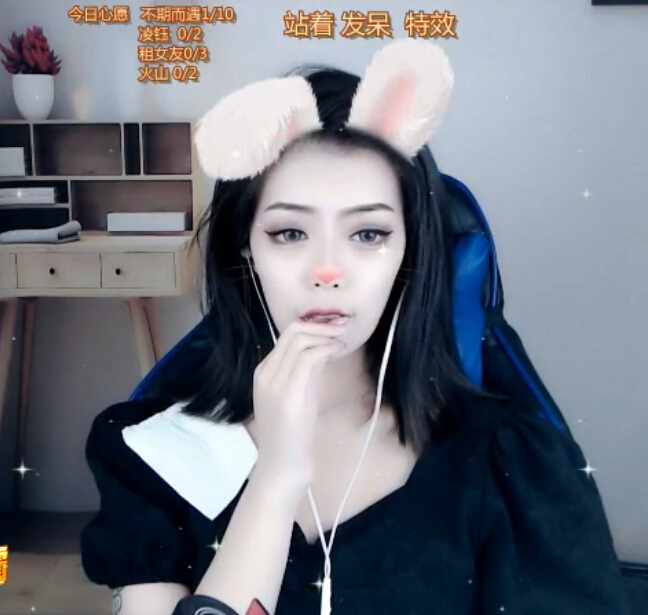 视频直播间美女唱歌，将悲伤唱成了欢喜很好听2