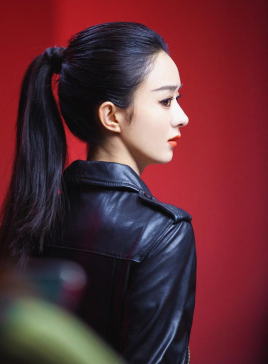 赵丽颖拍大片上演极致诱惑 大胆挑战侧颜杀太美了2