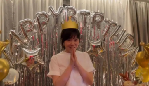 50岁闫妮庆生，生日会温馨又浪漫很有仪式感1