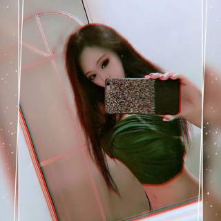 美女热舞直播间 主播穿绿装跳舞身材绝了1