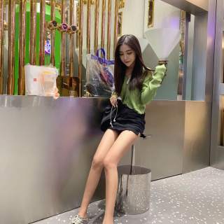 美女热舞直播间 主播穿绿装跳舞身材绝了2