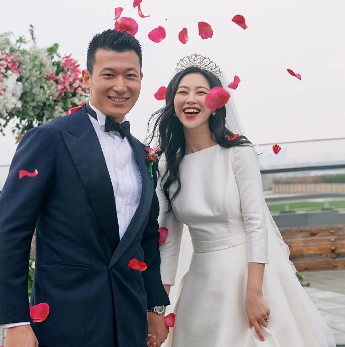 36岁朱珠结婚现场曝光 老公系清华大学教师1