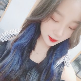 人气美女主播宝贝思语自闭中