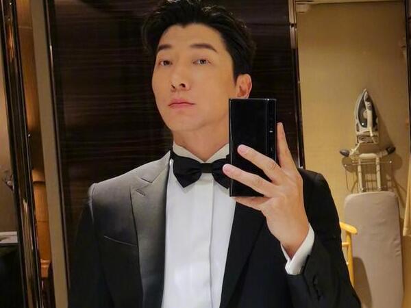 张亮凌晨准点为前妻寇静庆生 离婚后关系亲密2