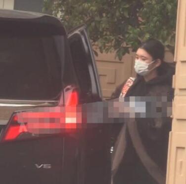 何猷君陪奚梦瑶做产检 疑似怀二胎1