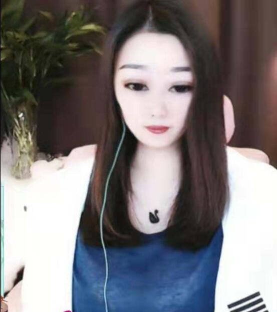 人气百变美女主播 你爱她哪副面孔1