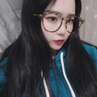 青春的美女主播瑶儿