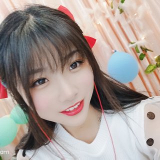 古灵精怪萌妹子美女视频直播间2