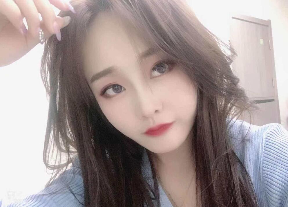 漂亮美女主播的世界有多浪漫1