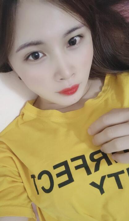 女神视频直播间 美女竟然爱吃螺蛳粉2
